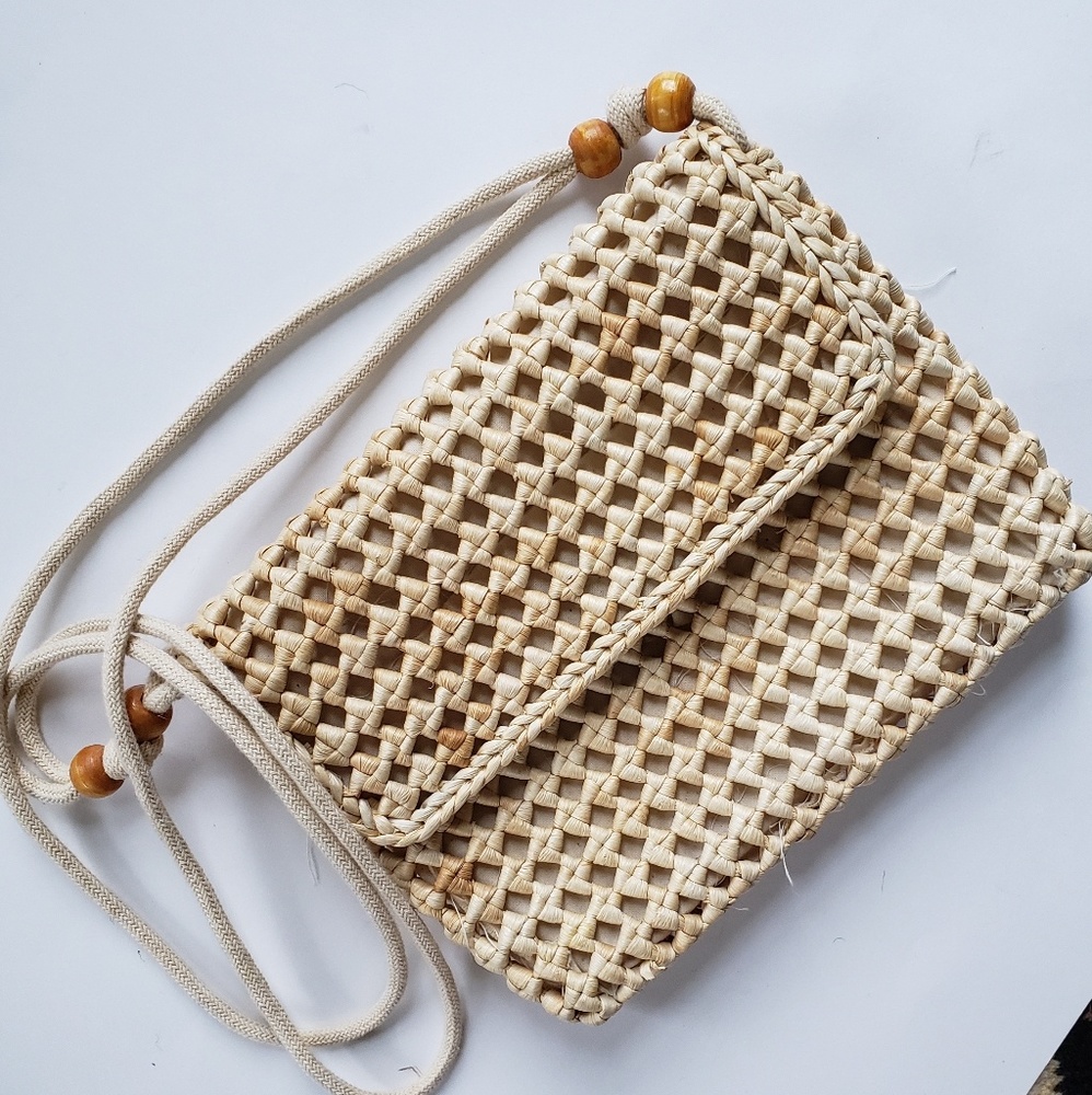 Vintage straw bag with beads